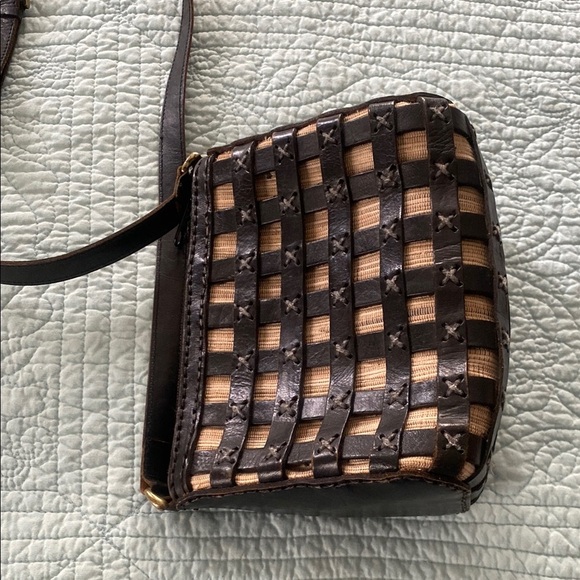 Vintage Black and Tan Leather Crossbody Bag with Woven Design - Picture 6 of 8